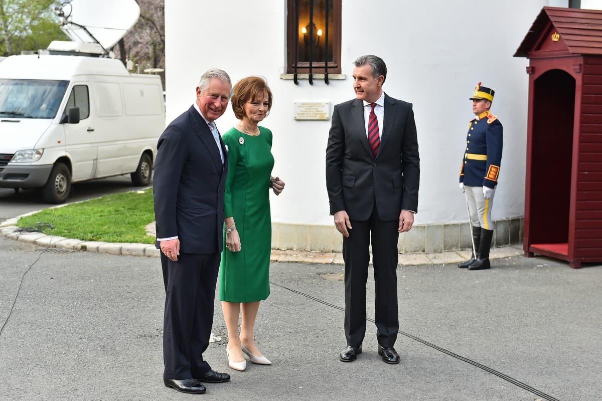 Prince Charles meets Romanian royal family, takes a walk through Bucharest's Old Town