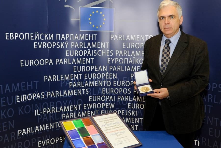 Former Romanian MEP sentenced to four years in prison for bribery after Sunday Times farce