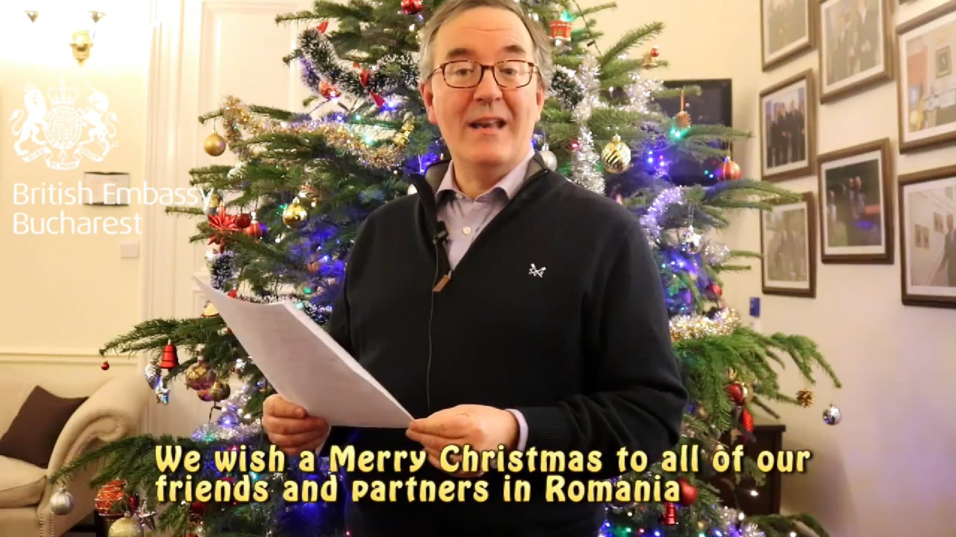 British ambassador sings Christmas carol in Romanian