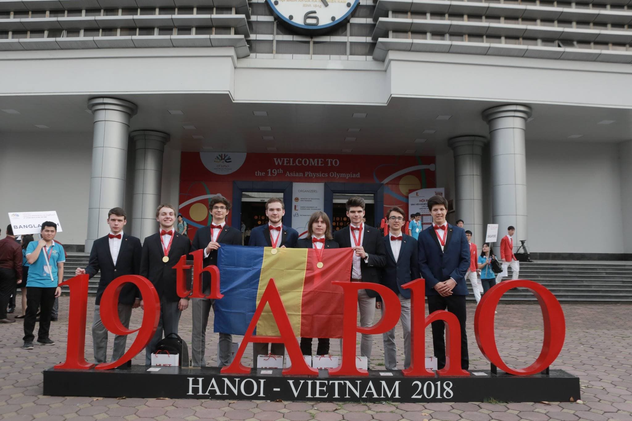 Romanian students win gold at Asian Physics Olympiad 2018