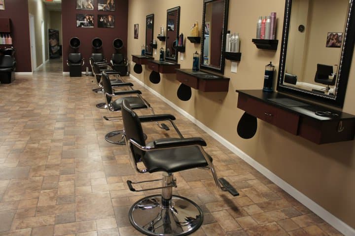 Almost half of urban Romanians went to a beauty salon in the last year