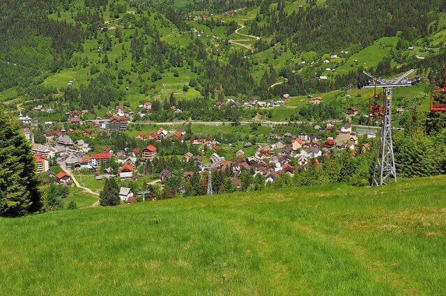 Australian tourist dies in paragliding accident in Romania