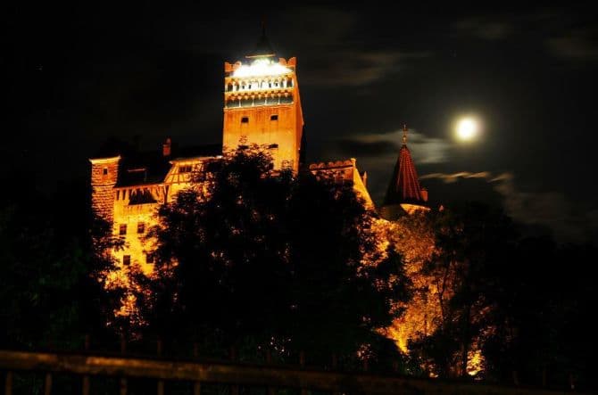 More tourists visit the Bran Castle and Rasnov Citadel in central Romania