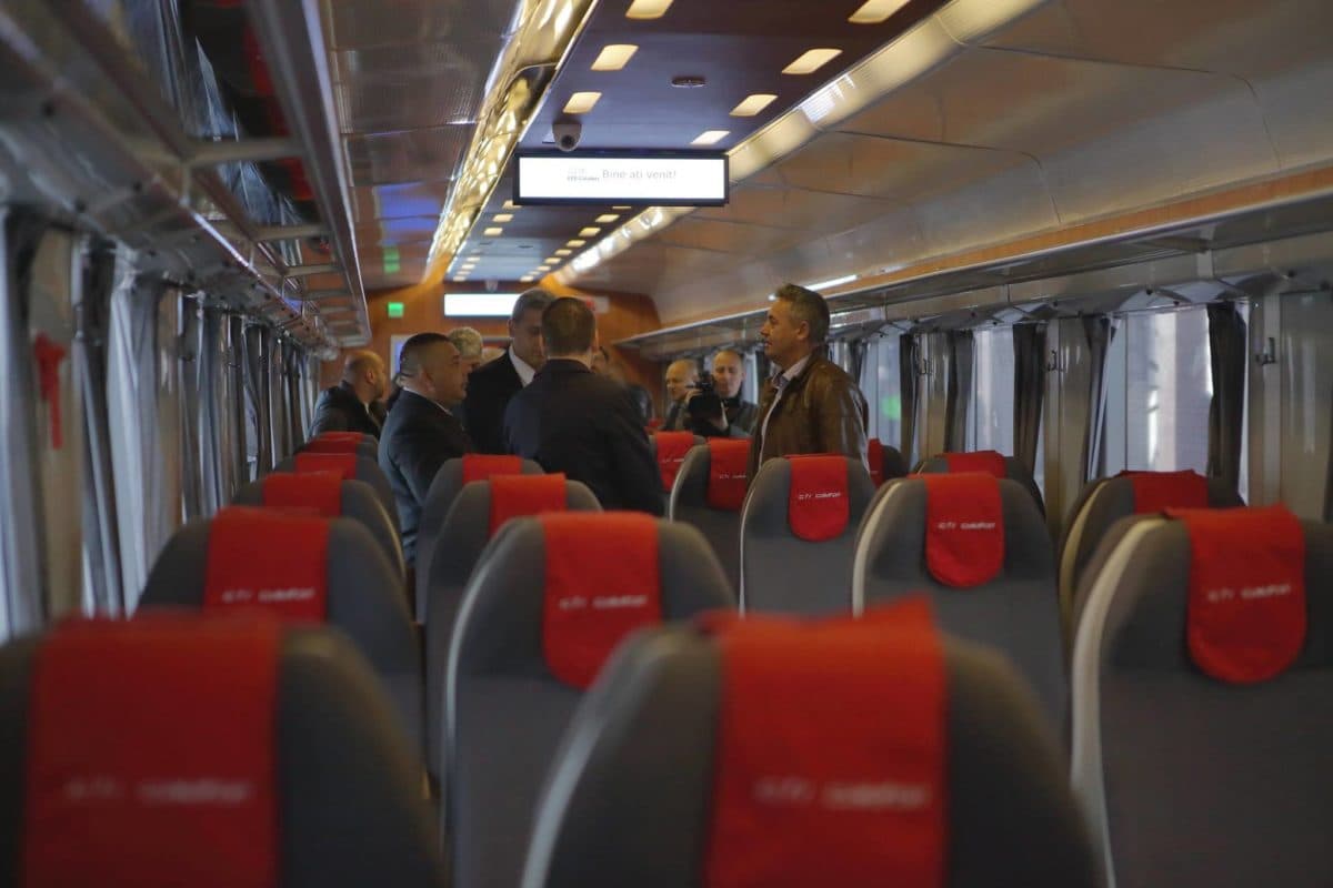 Romanian passenger rail carrier modernizes train car to show need for investment