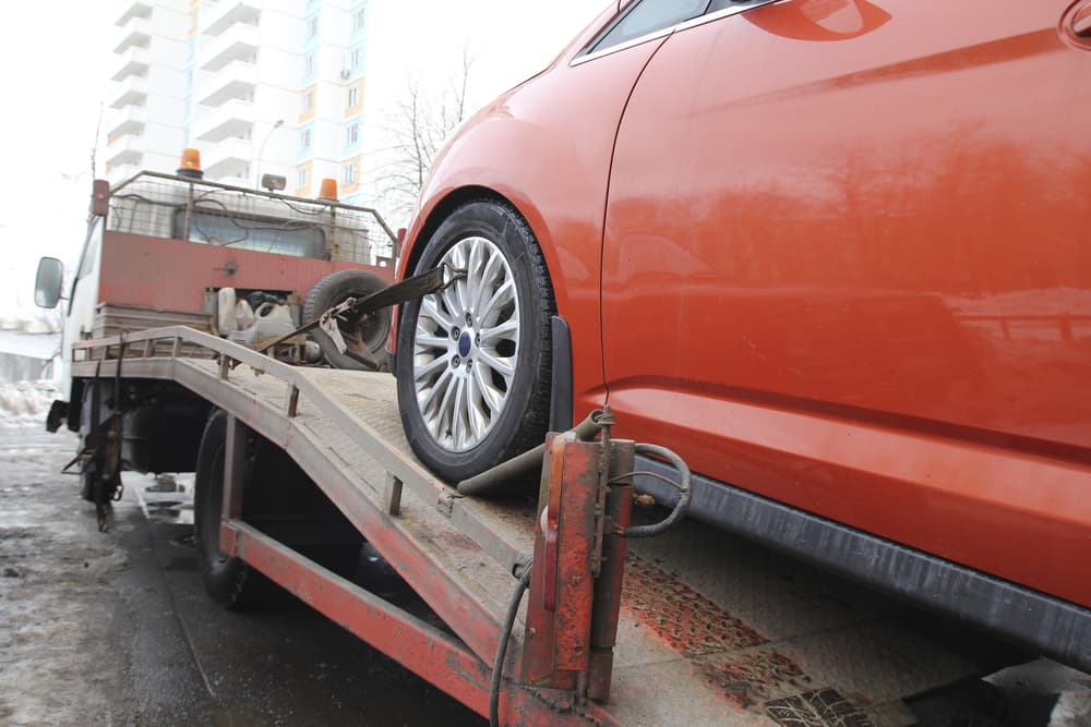 Ombudsman objects to towing of illegally parked cars in Bucharest