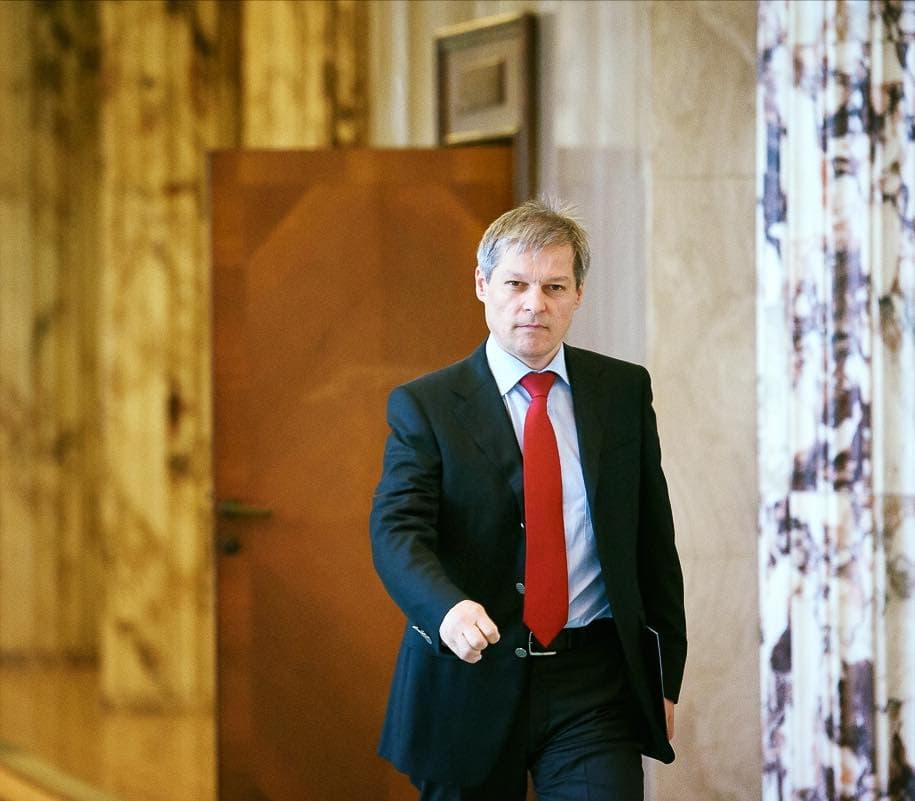 Romania’s former technocrat PM plans to get involved in politics