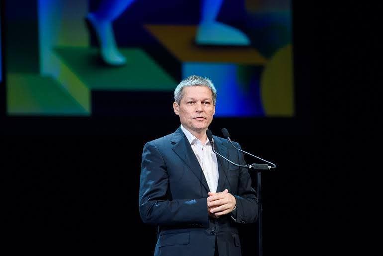 Romanian PM donates a month’s salary for famous Brancusi sculpture
