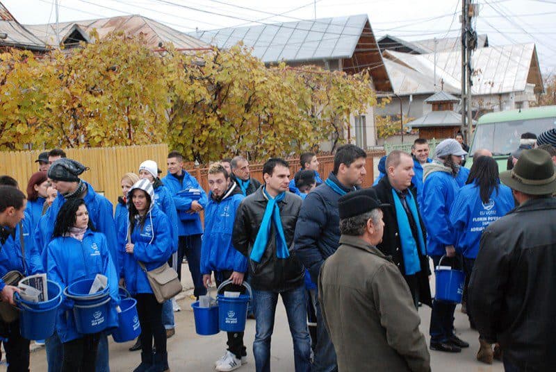 Local elections in Romania: Candidates not allowed to offer pens, hats and buckets