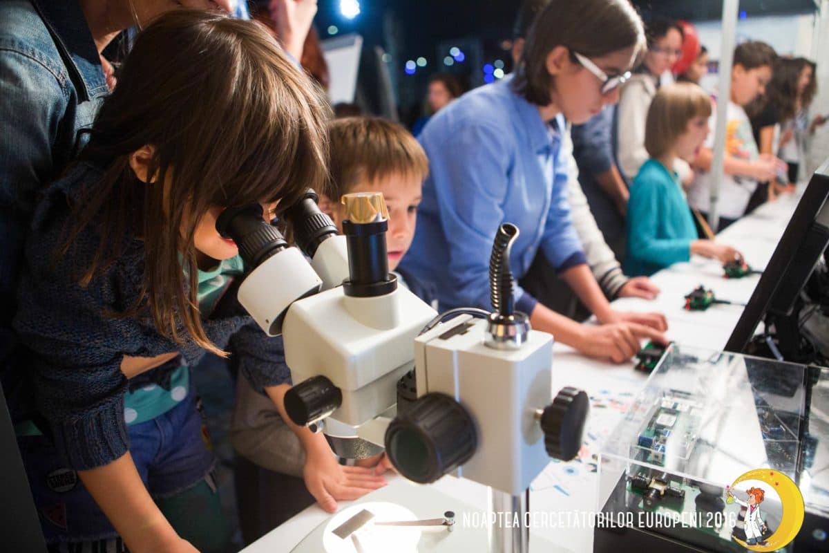 Downtown Bucharest square turns into a science lab this Friday