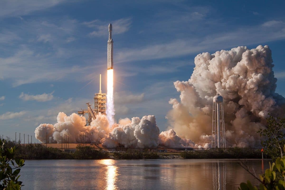 Media: Falcon Heavy rocket, cheaper than Bucharest metro line