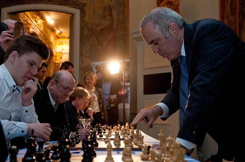 World chess master Kasparov makes first-time appearance in Romania
