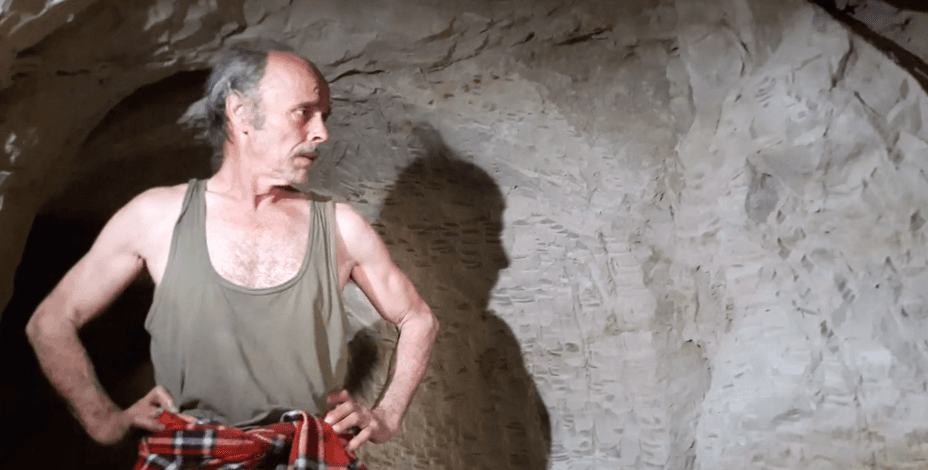 Romanian digs himself ‘hobbit house’