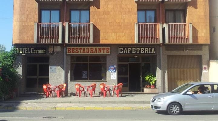 Update: Over 100 Romanians party at restaurant in Spain and run without paying the bill