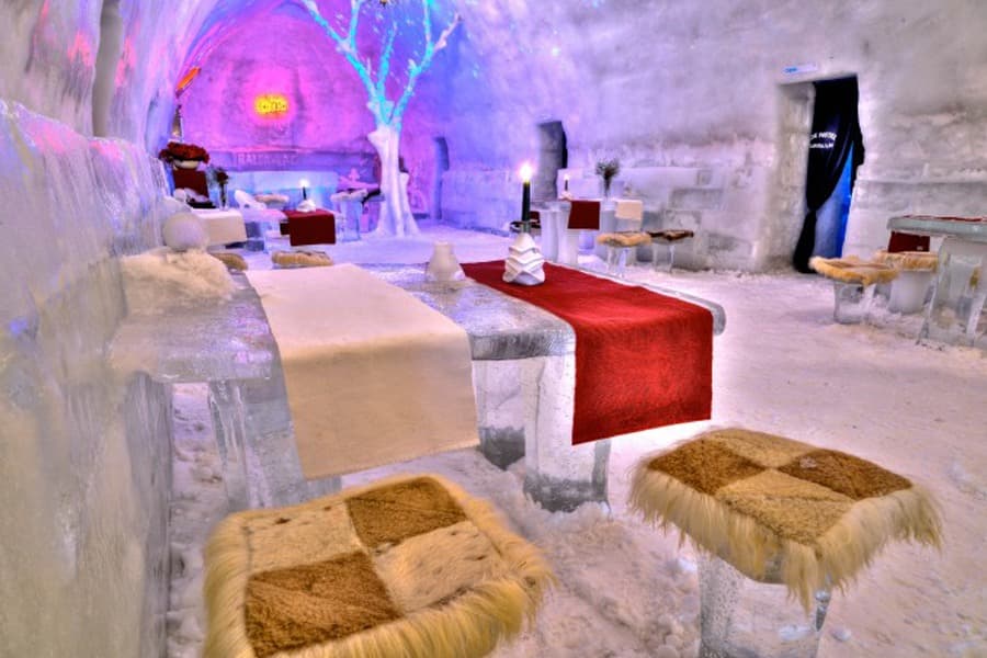 Romania’s famous Ice Hotel already 70% booked, will be ready for Christmas