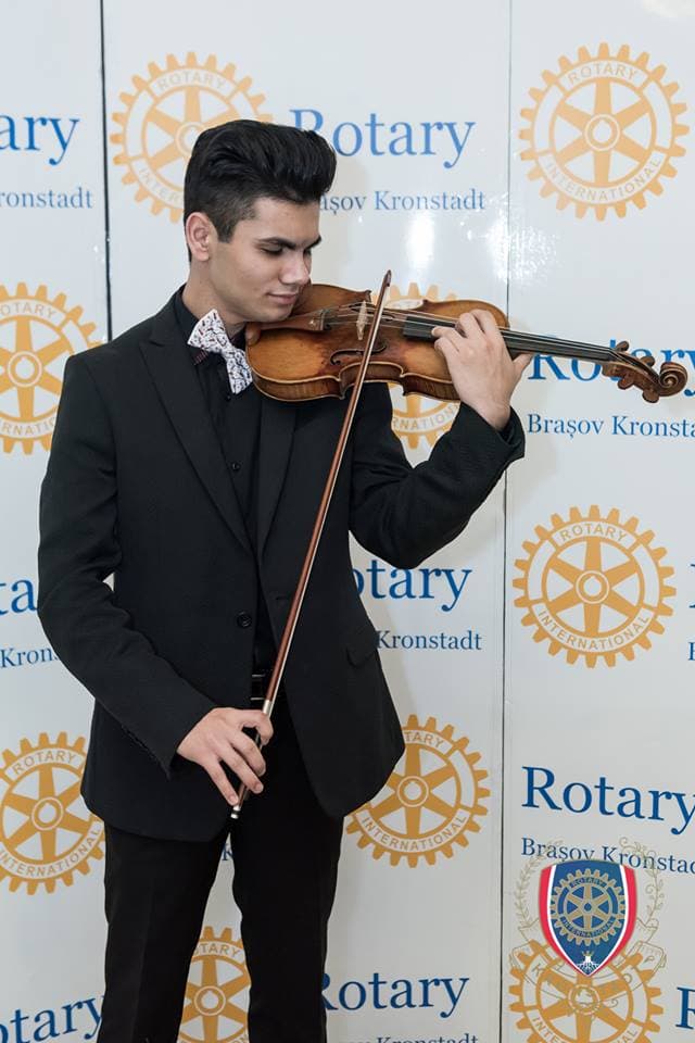 Young Romanian violinist gets full scholarship at Purcell School in London