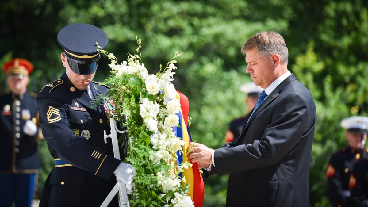 Romanian President lays wreath at Arlington National Cemetery