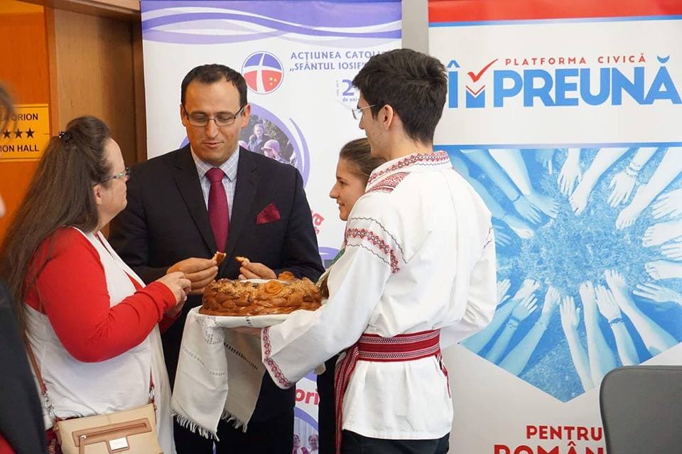 US clerk known for anti-gay views campaigns against same-sex marriages in Romania