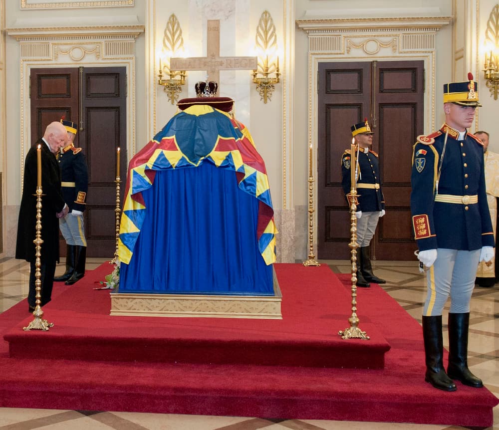 Thousands queue in Bucharest to say goodbye to King Michael