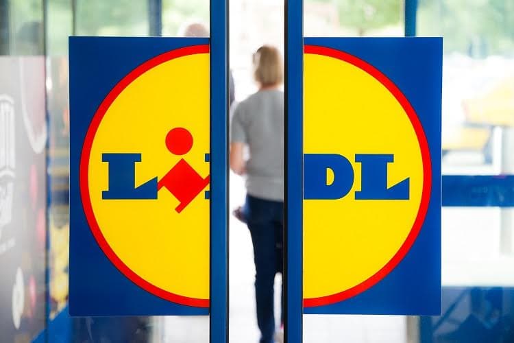 Retailer Lidl sends young Romanians to study in Germany