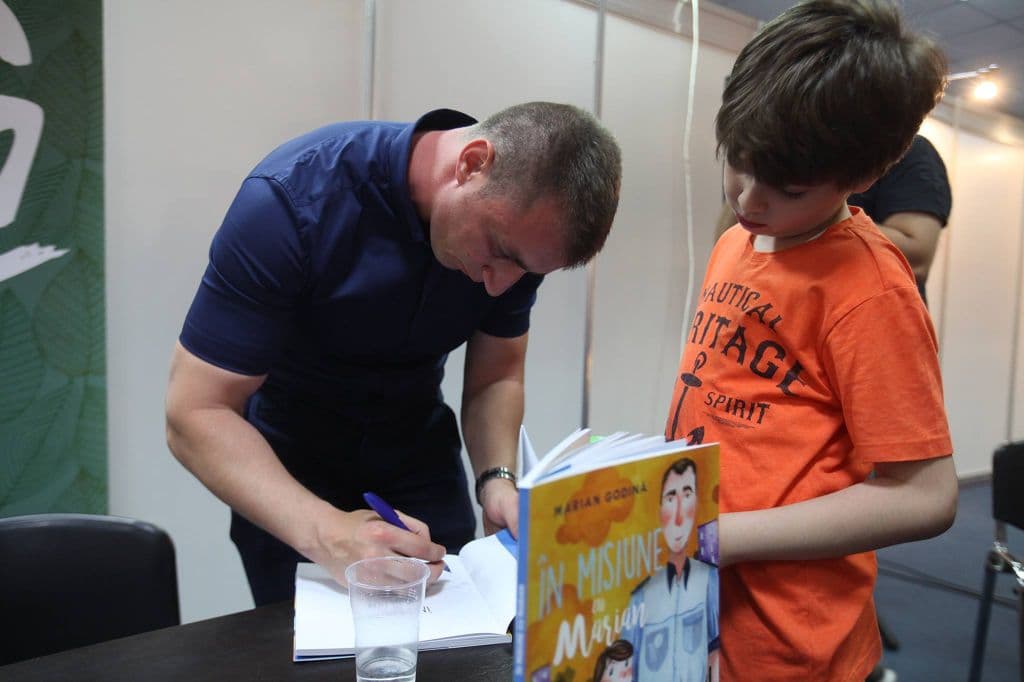 Romania’s most popular cop launches his children’s book at Bookfest