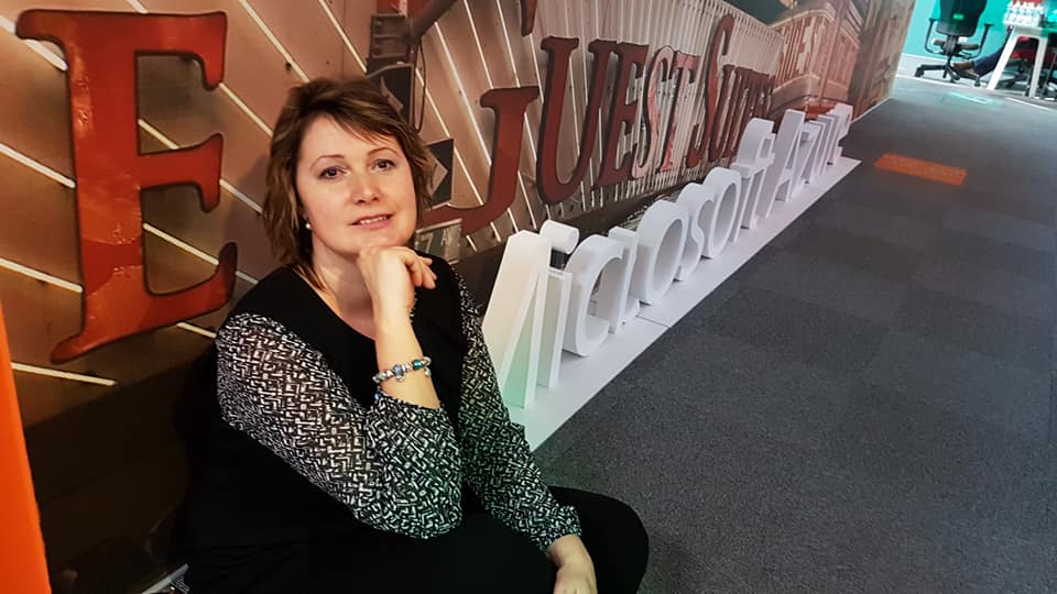 Romanian teacher sets example in Microsoft Innovative Educator program
