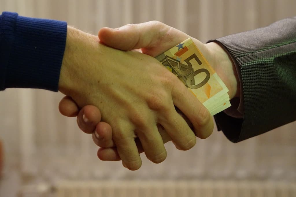 Romanian university professor sentenced to 3 years in jail for taking bribes from students