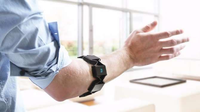 Humanoid robot, gesture control armband to be presented at Bucharest’s IMWorld 2015 this October
