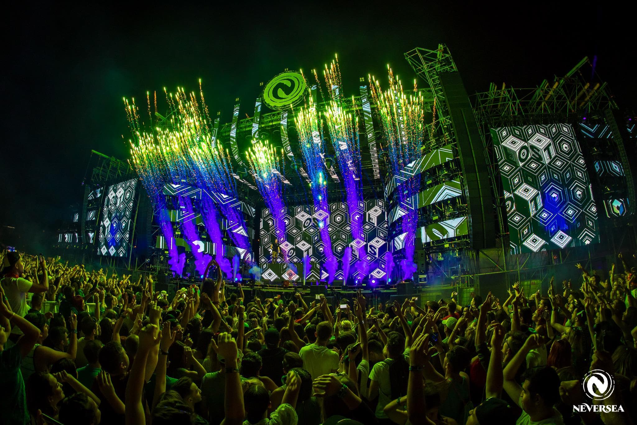 Famous DJs return to Romania for major seaside festival