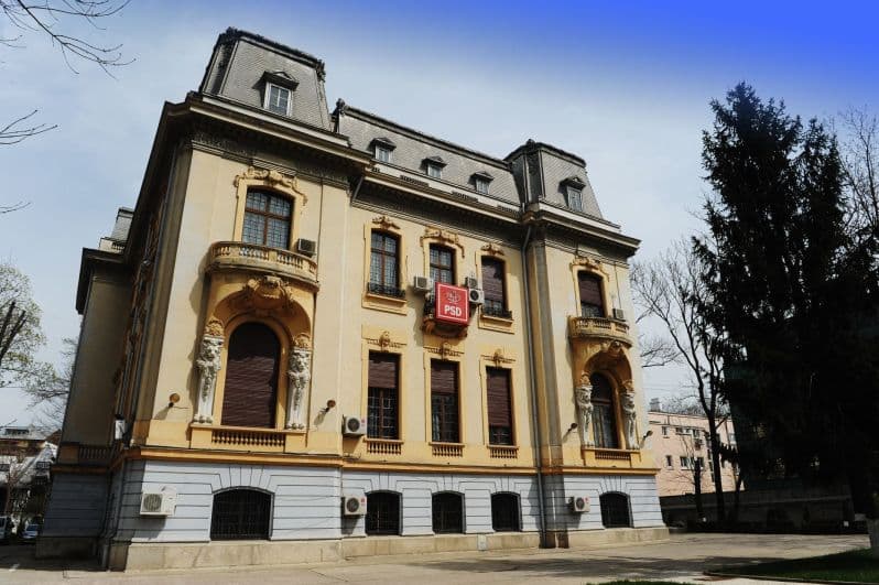 Romanian PM excluded from Social Democratic Party, brings former PM Ponta into his cabinet