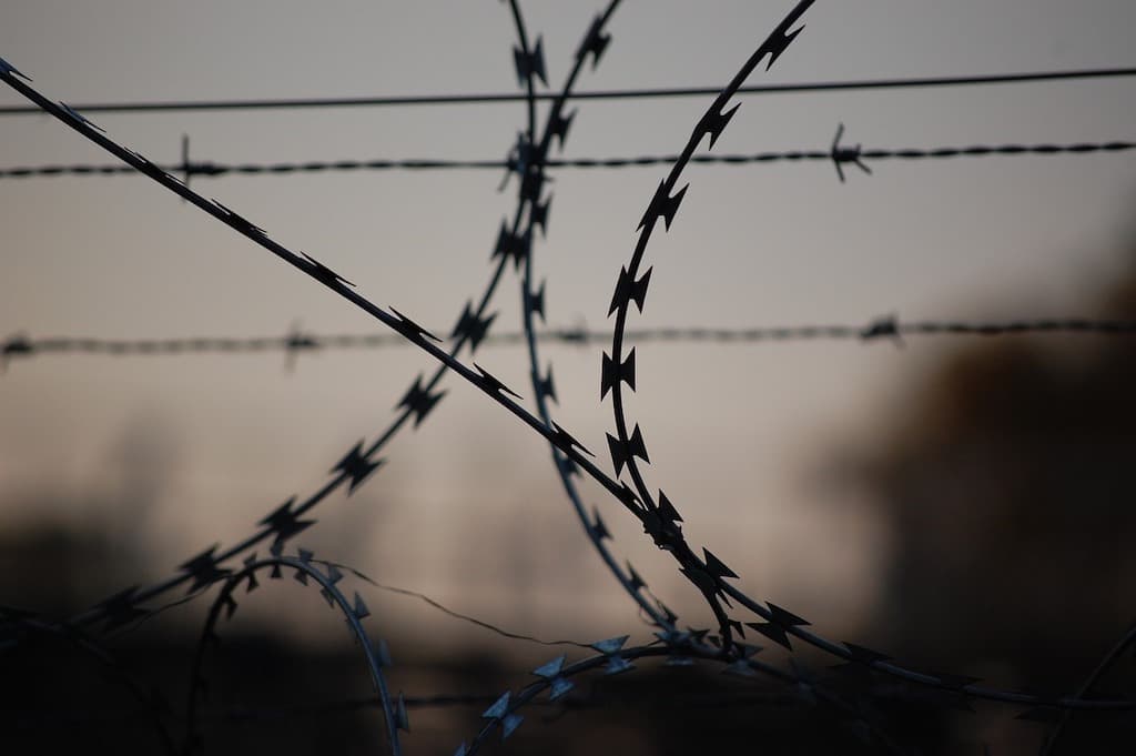 Man who killed Romanian policeman commits suicide