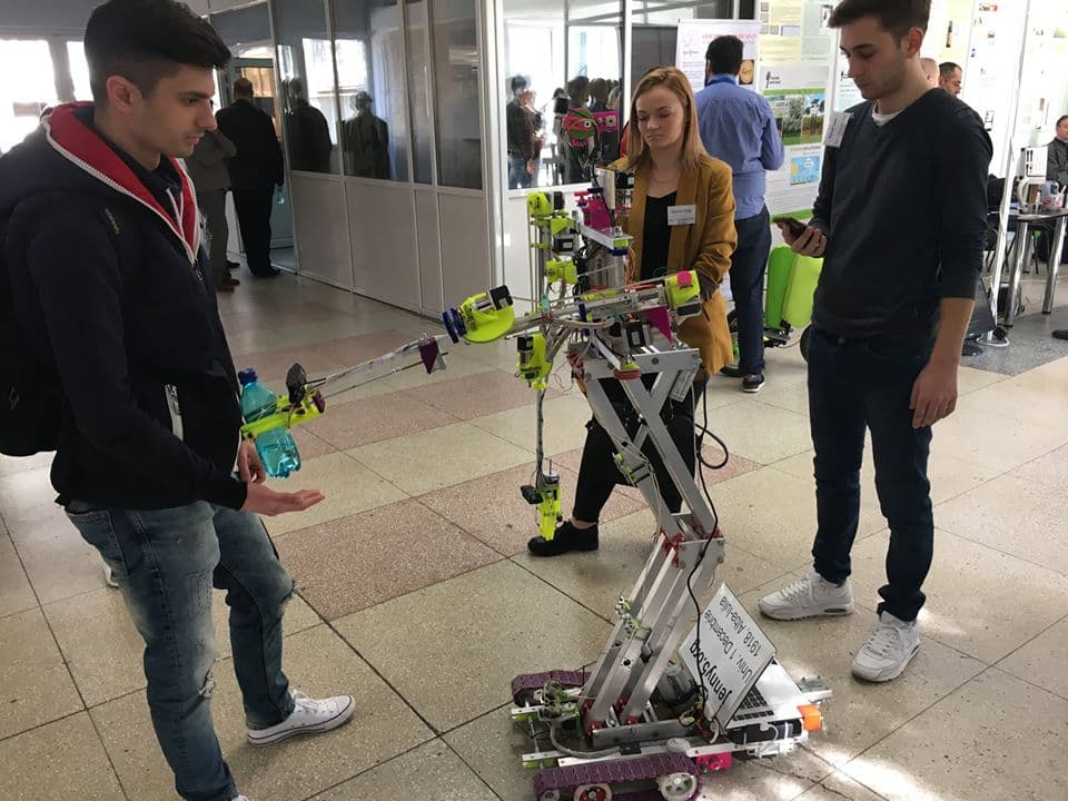 Help around the house: Romanian students design robot for cleaning and cooking