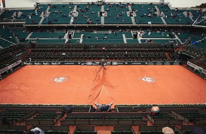Rain defeats Romania’s Halep and Poland’s Radwanska, two of the favorites at Roland Garros
