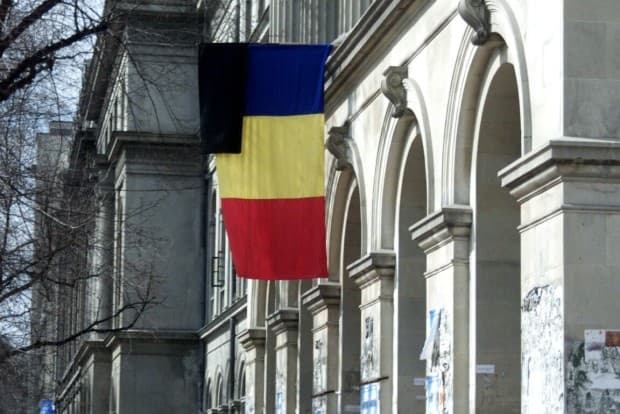 Romania holds national mourning day for the victims of the Italy earthquake