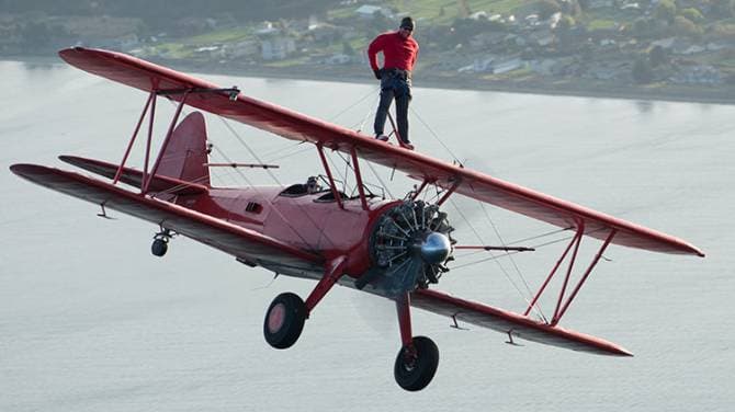Romanian pulls wing-walking stunt at 4,500 meters up in the air