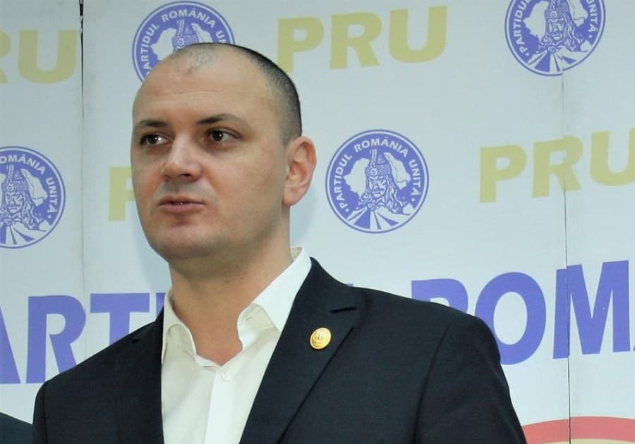 Romanian MP reignites media scandal about alleged plagiarism by chief anti-graft prosecutor