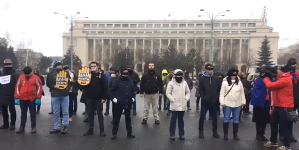 Bucharest silent protest against justice laws changes aims for regional reach