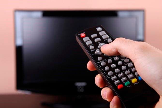 One in three Romanians have three TVs at home. How much time they spend in front of them?