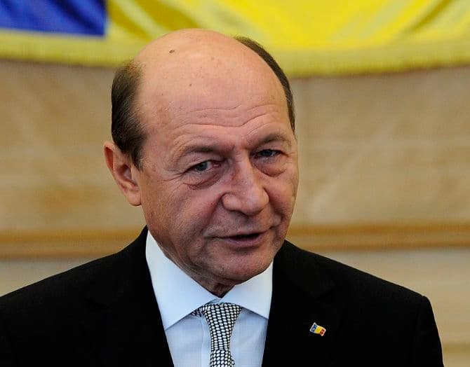 Former Romanian President: I will sue Moldova’s new President if he cancels my Moldovan citizenship