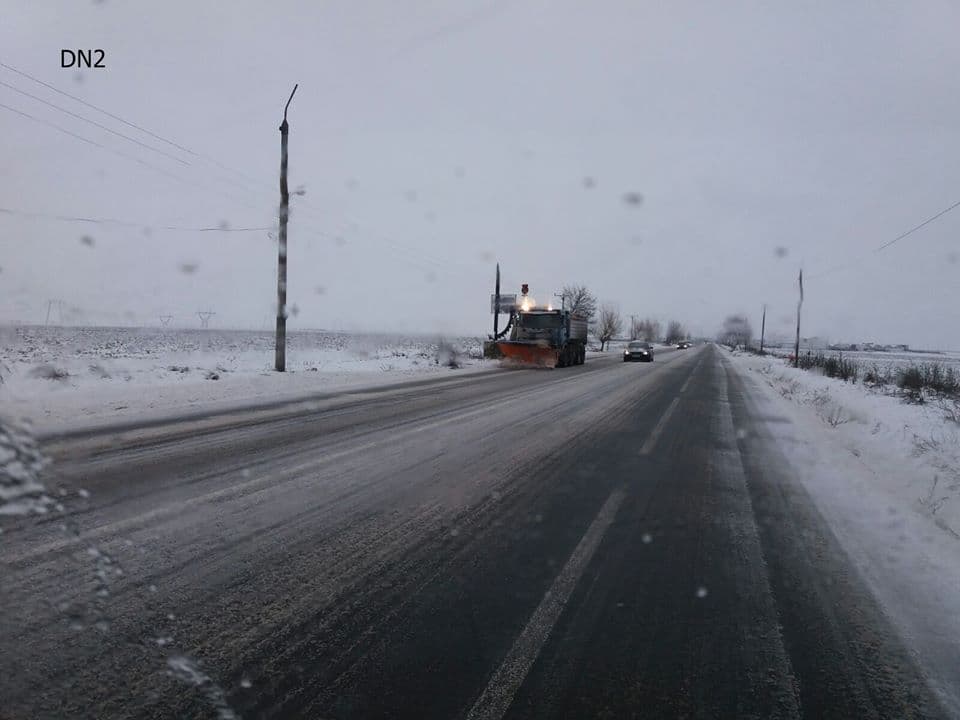 Winter makes a comeback in Romania, disrupts road and air traffic