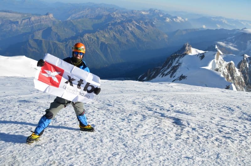 Romanian broker trades forex on Mont Blanc in world premiere