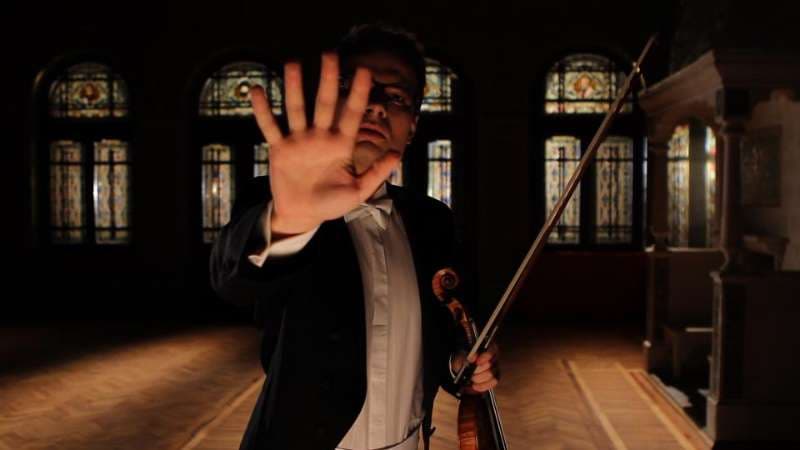 Romanian violinist promotes classical music in unconventional spaces