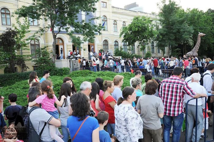 Half a million Romanians go on cultural spree during Night of Museums