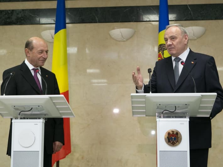 Former Romanian President gets Moldovan citizenship