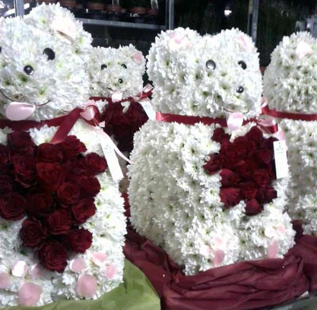 Romanian online flower shop sells bears made of flowers worth EUR 5,000 to a single client