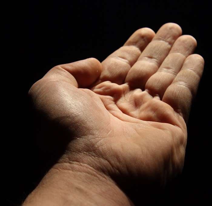 Romanian beggar wins the lottery in Sweden