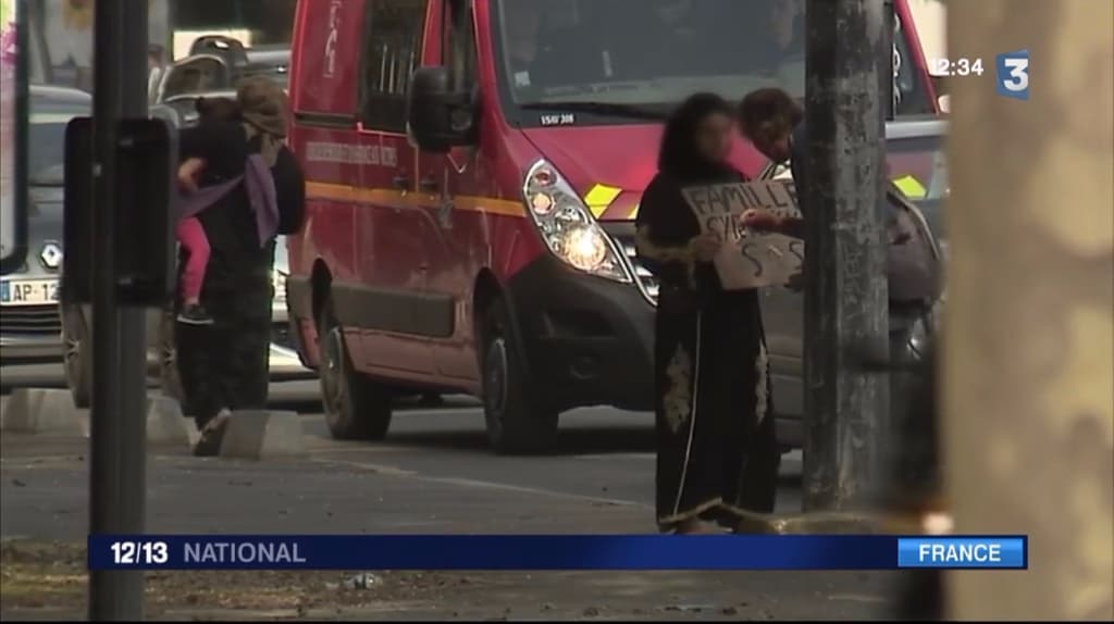 French media: Romanian beggars in Paris pretend to be Syrian refugees