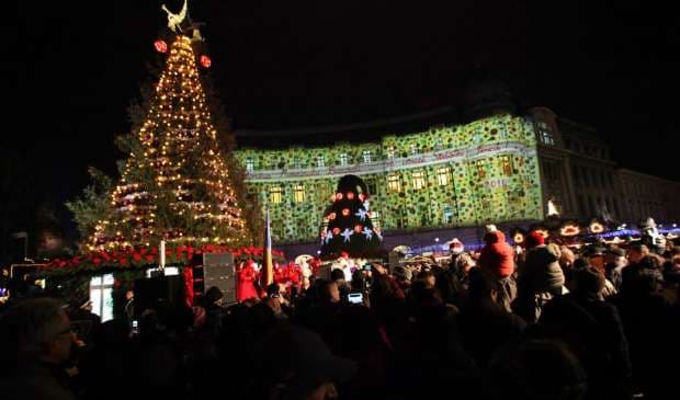 Romanian capital turns on Christmas lights, hosts Bucharest Christmas Market