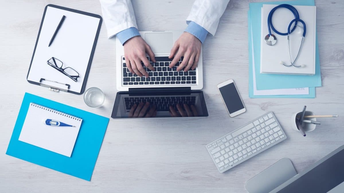 Over 4 in 5 Romanian doctors considered leaving the country at least once