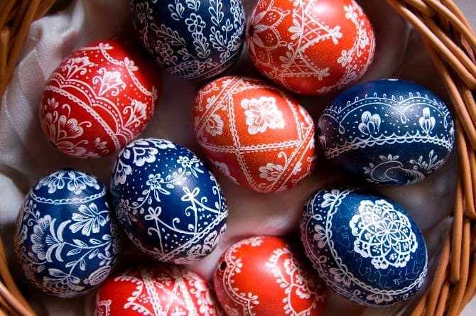 Romania-themed gifts to give this Easter
