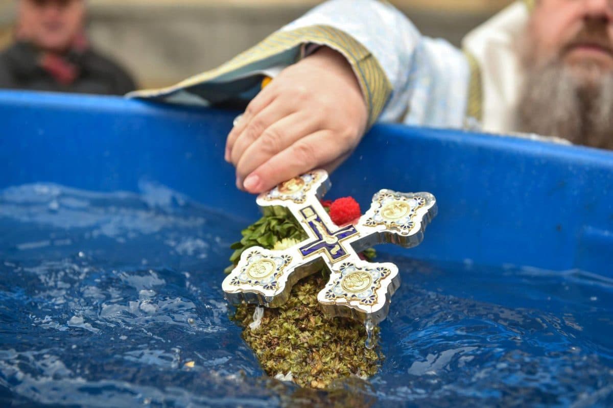 Local traditions: Priests bless the waters on Epiphany Day in Romania